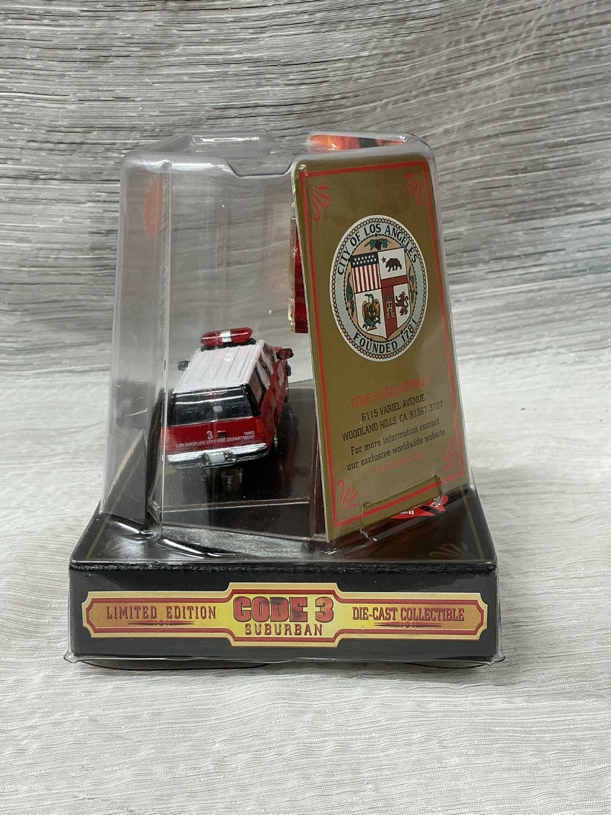 1/64 Code 3 Collectibles LA City Fire Dept. 1998 GMC Suburban Battalion 4#12400