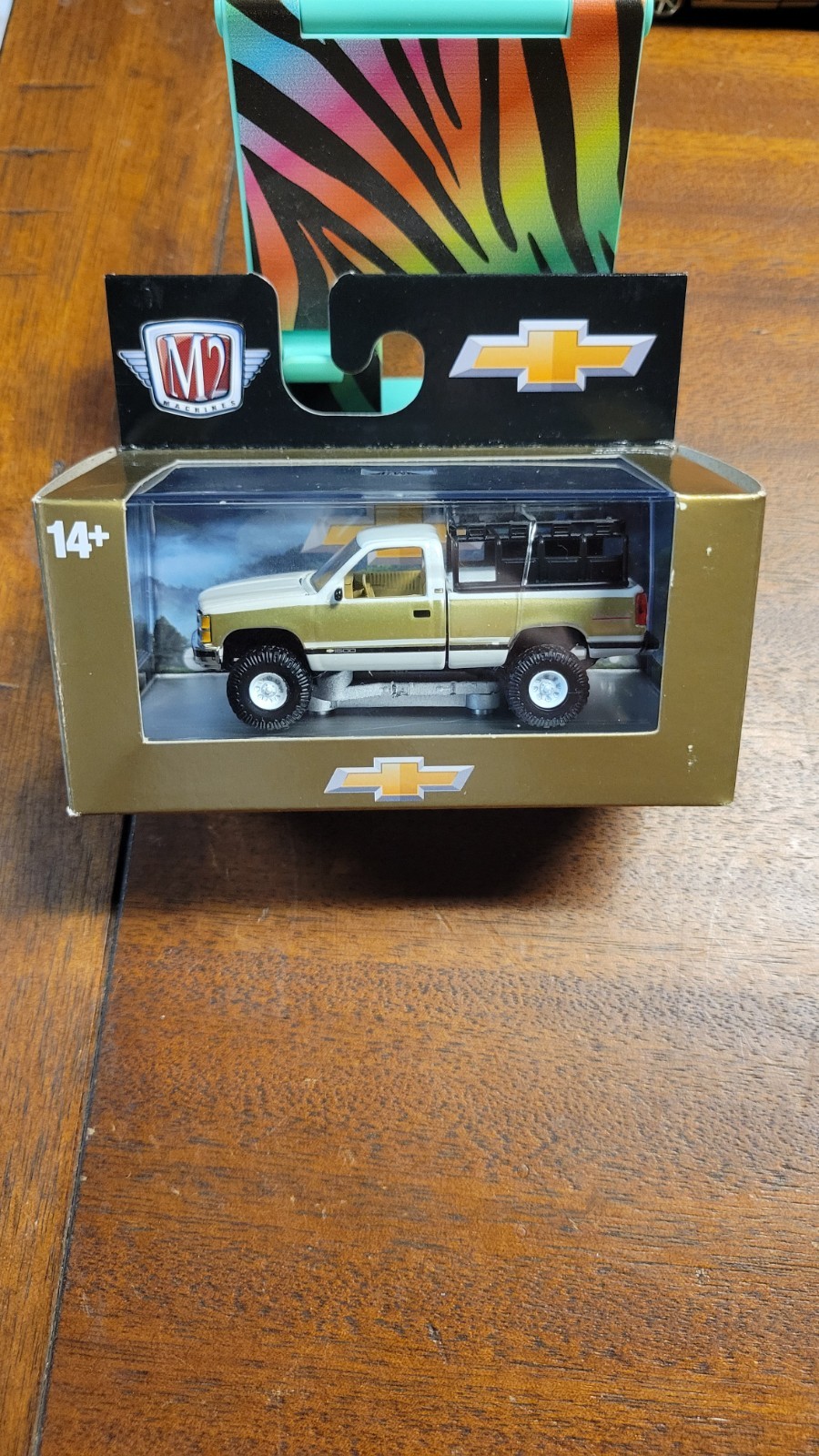 M2 Machines Gold White 1993 Chevrolet Silverado 1500 4×4 R90 25-29