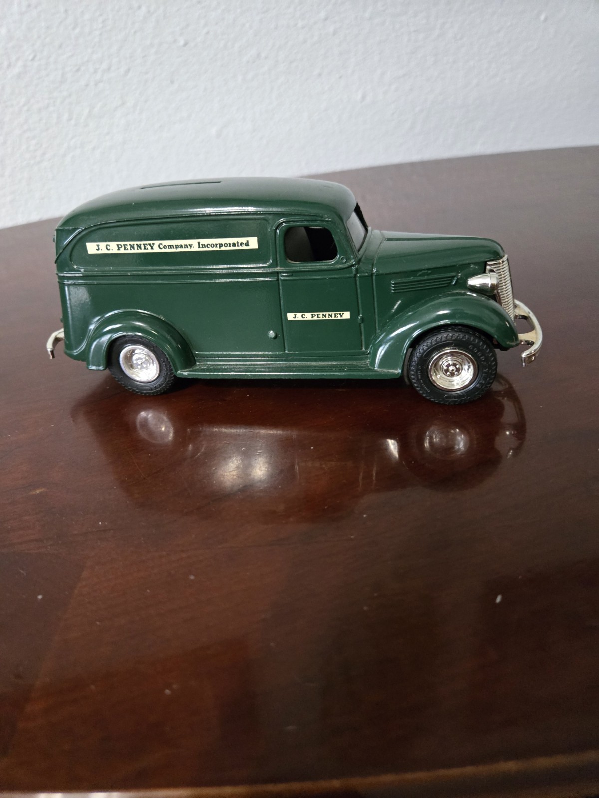 VINTAGE Ertl Die-Cast 1938 Chevy Panel Truck JC Penny Bank W/Key Display