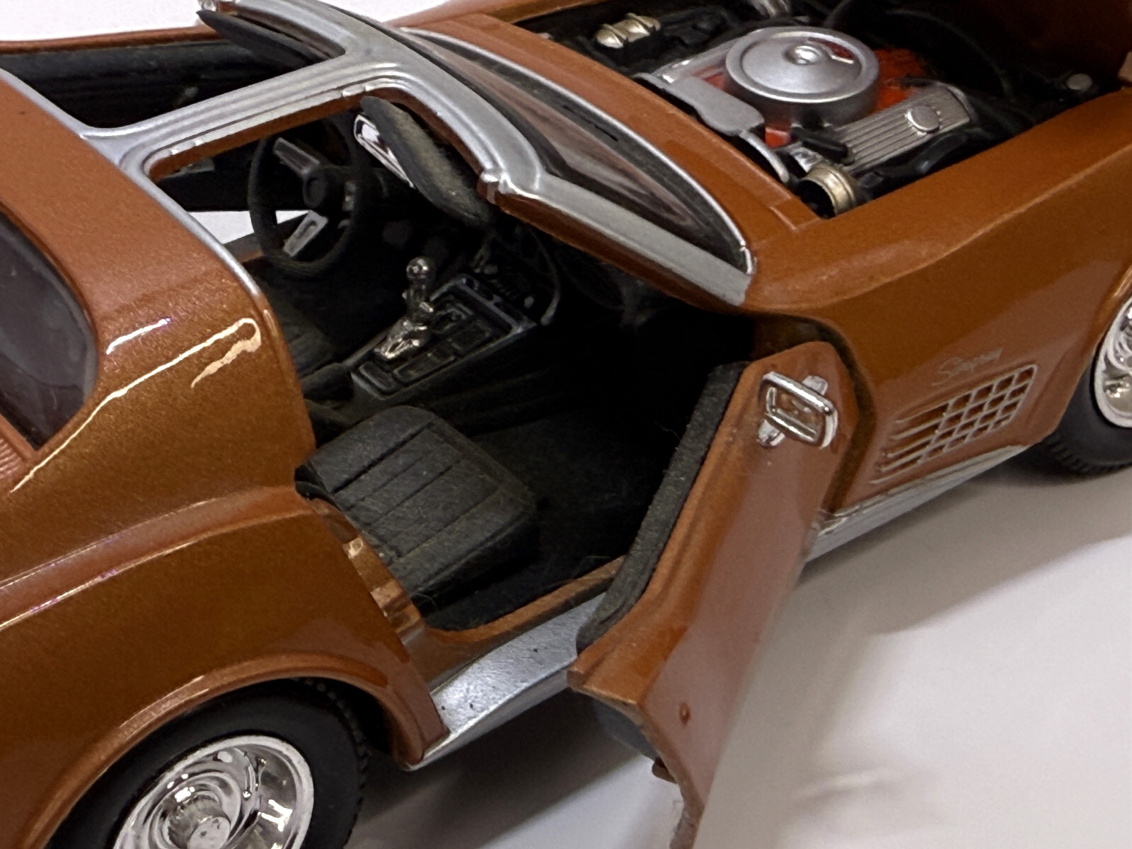 1970 Chevrolet Corvette T-top 1:24 Maisto Diecast Copper 1/24