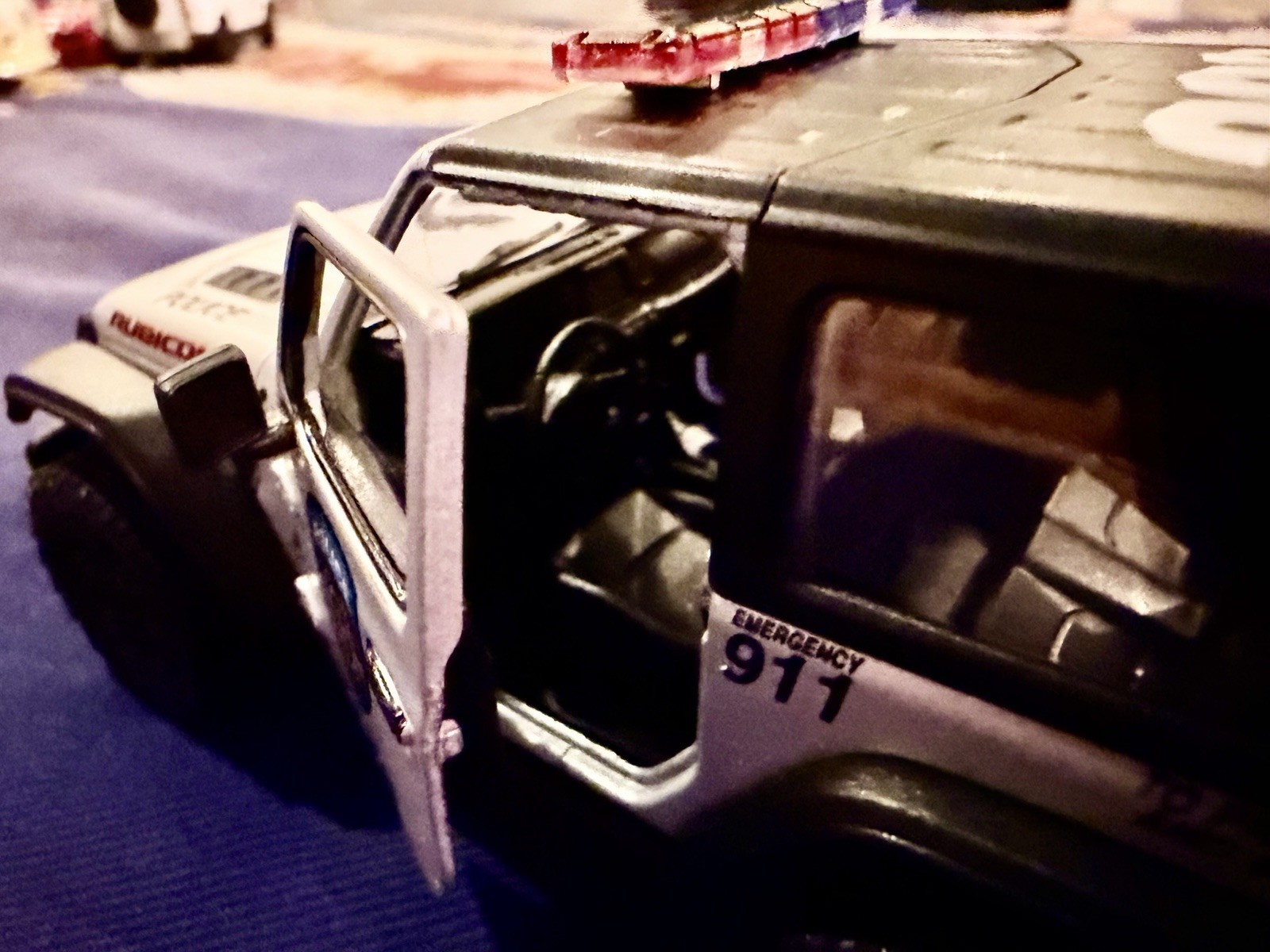 2018 Jeep Wrangler Rubicon 1/34 Die-Cast Model Car Doors Open Police Car