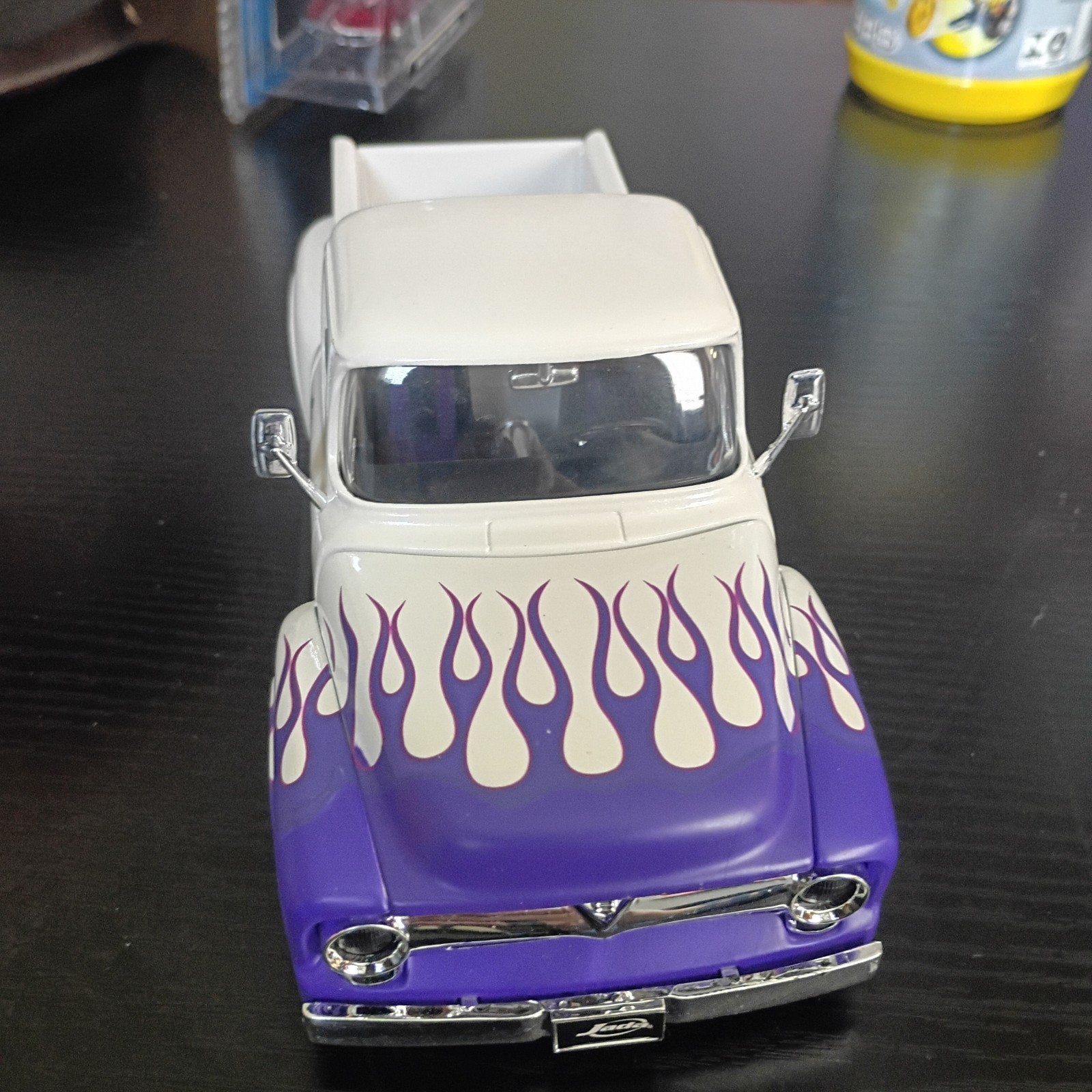 JADA 10TH ANNIVERSARY 1956 FORD F100 1:24 WHITE WITH FLAME