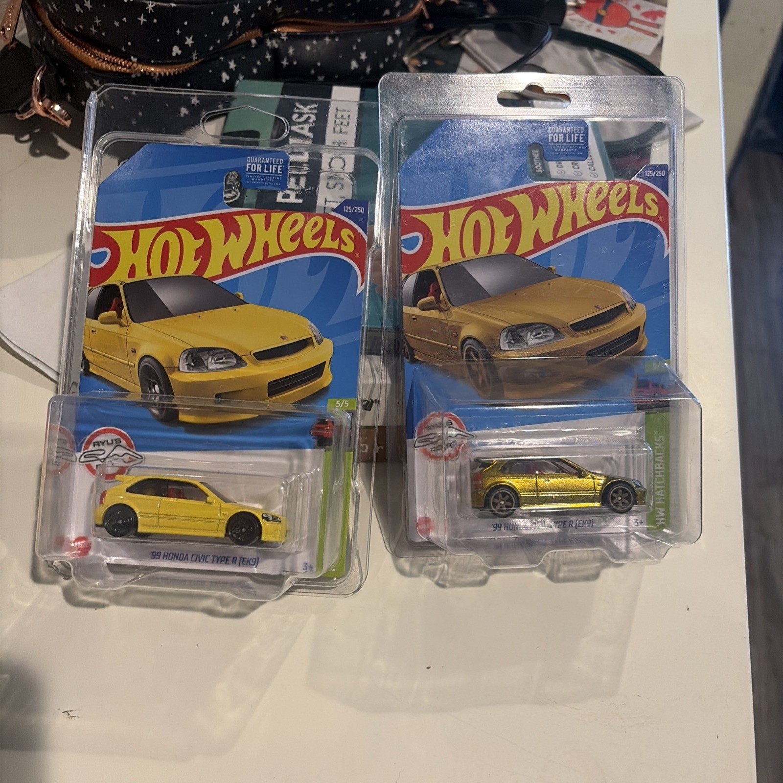Hotwheels 2022 Super Treasure Hunt ’99 Honda Civic Type R (EK9) plus regular.