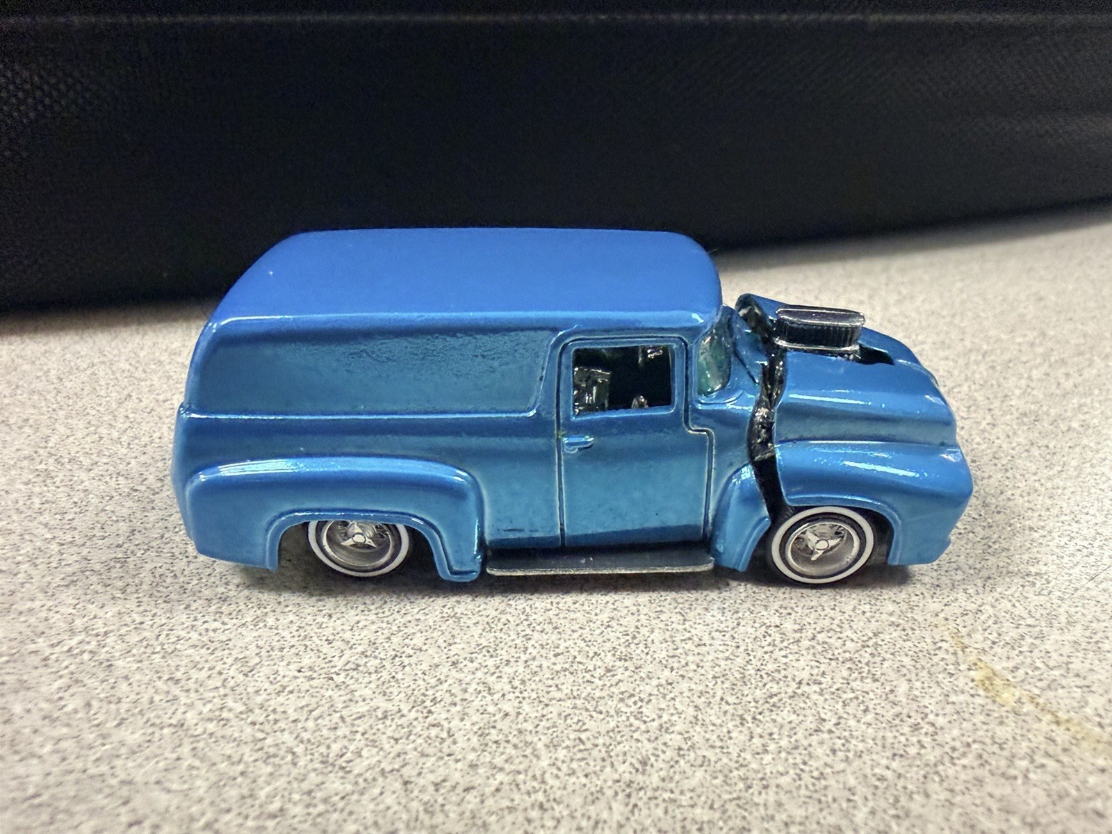 Hot Wheels ’56 Ford Custom, Blue Metalic Paint, on 3D printed lowrider wheels