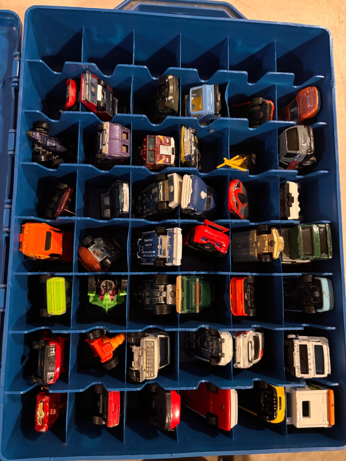 Lot of (42) Toy Vehicles Matchbox Hot Wheels Tonka & Other Misc. w/Carrying Case