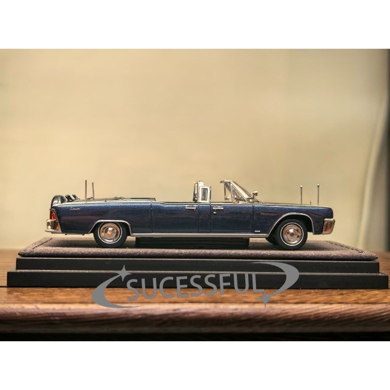 GOC 1/64 Blue Continental X100 HEC Luxury Sedan Diecast Metal Car Sealed