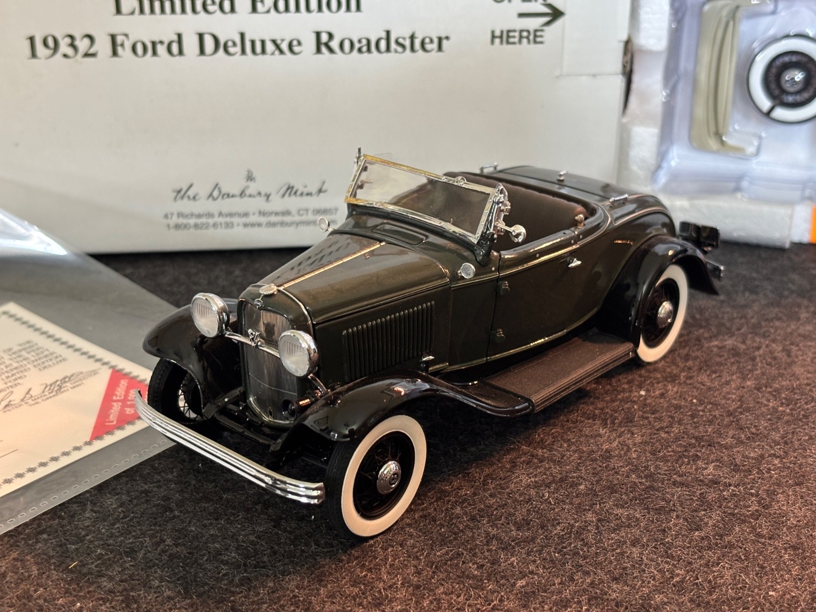 Danbury Mint Limited Edition 1932 Ford Deluxe Roadster GREEN, #54/1000 NIB Title