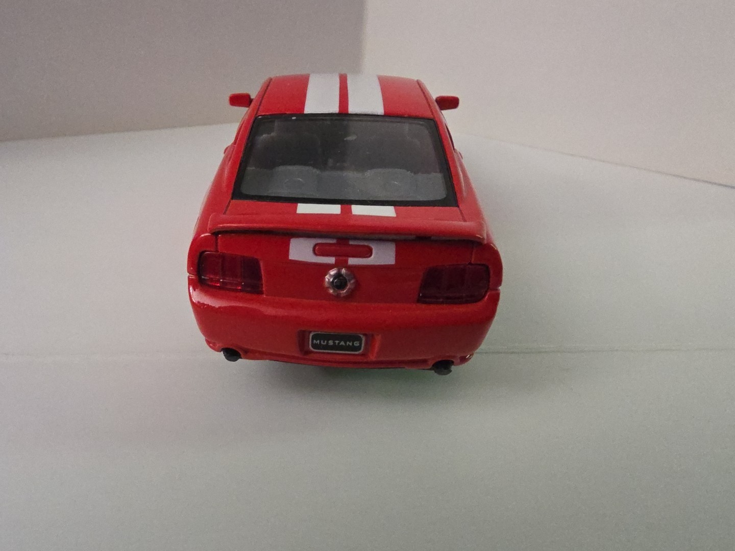 2006 Kinsmart Kintoy 1:38 Die Cast Ford Mustang Pull Back Action Toy Car Red