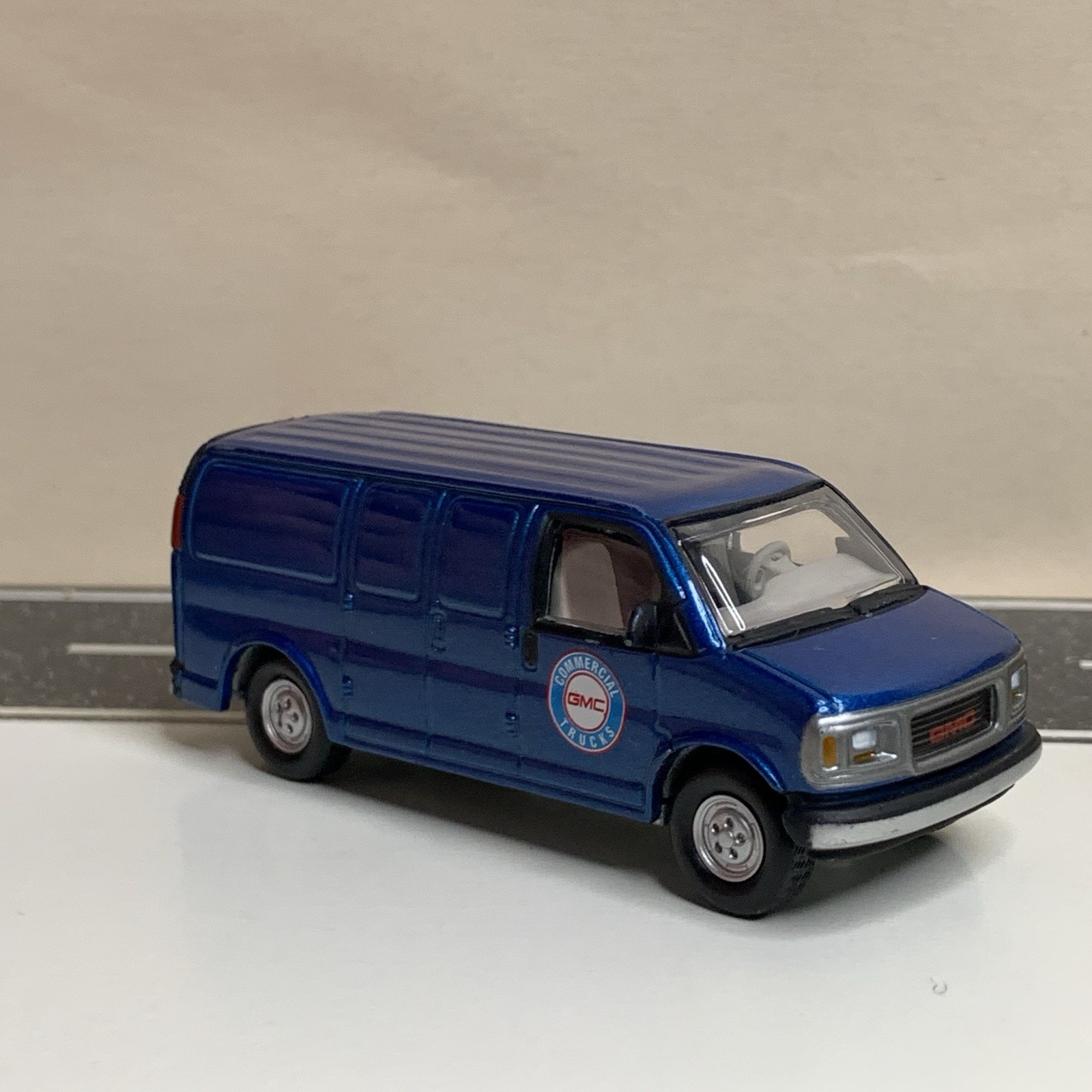 Johnny Lightning Working Class 2000 GMC Savana Van Blue “Commercial Trucks” NM