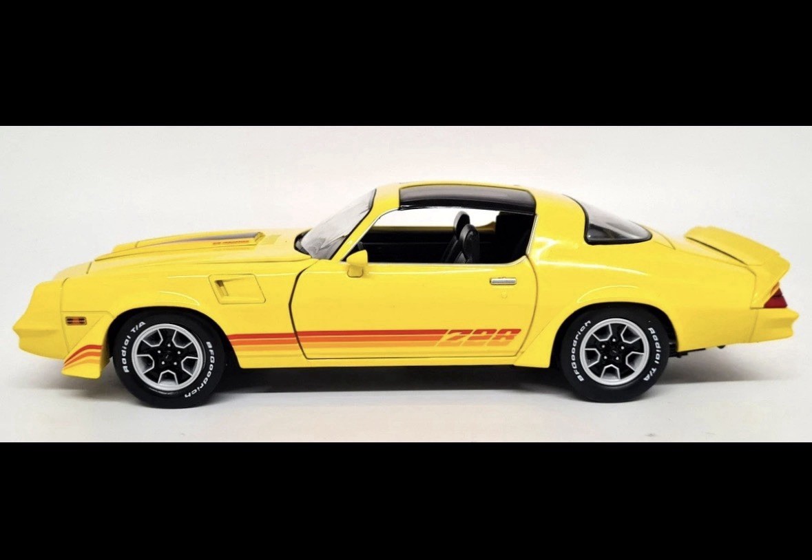 1980 Chevrolet Camaro Z/28 Bright Yellow Greenlight Diecast 1/18 Us Seller !