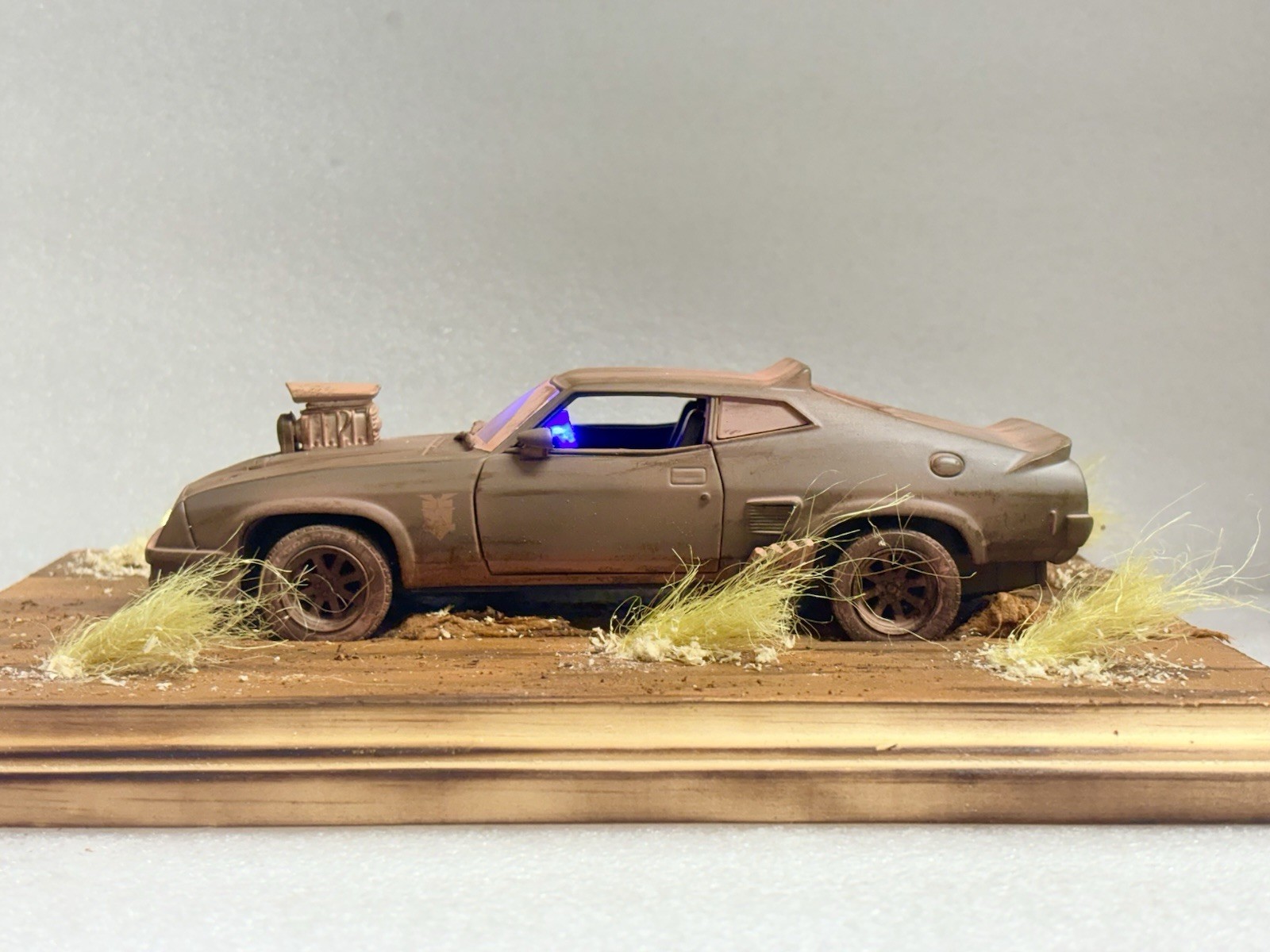 1/24 Diorama “Mad Max” Movie Ford Falcon XB Police Interceptor Weathered Muddy
