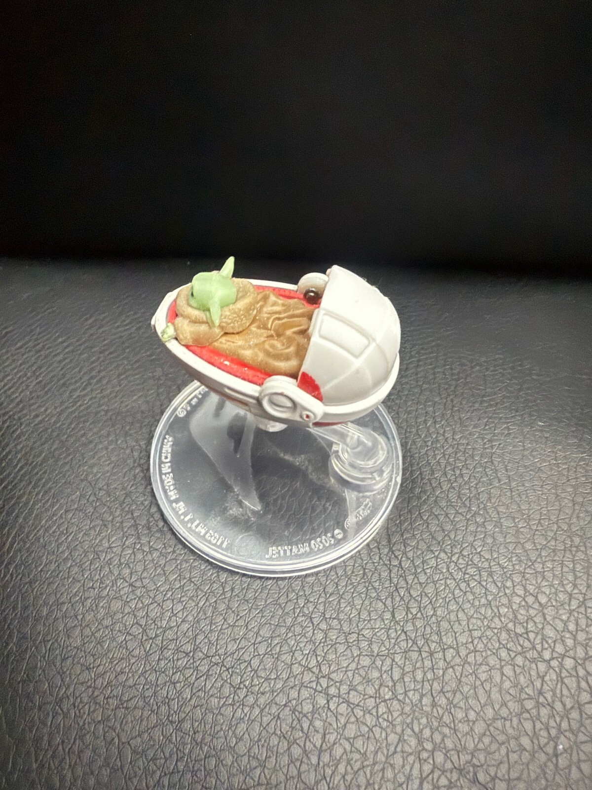 Hot Wheels Star Wars Starships: Mandalorian – GROGU HOVER PRAM with Stand!