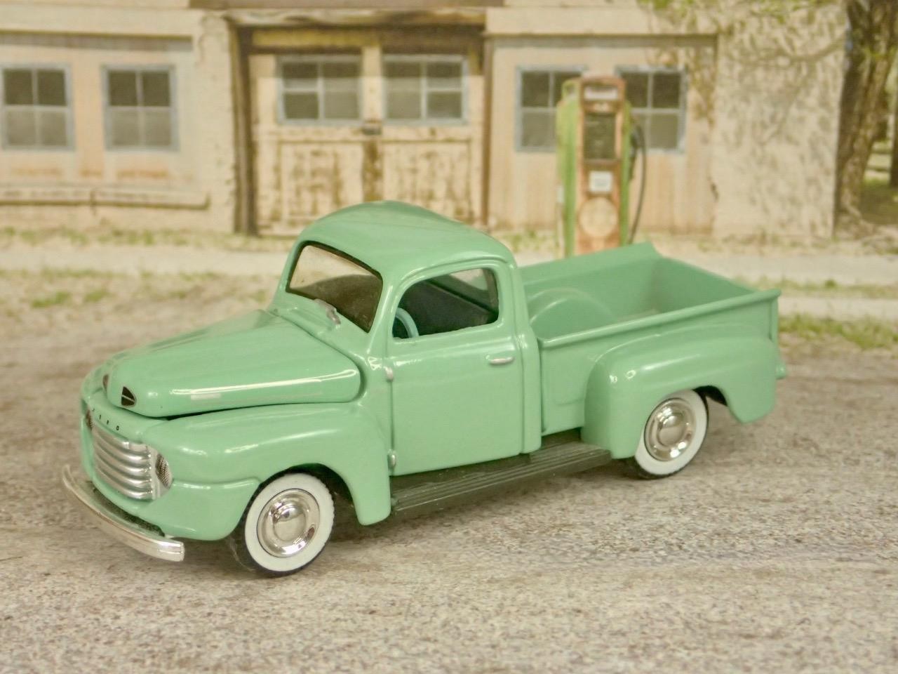 Vintage 1948 Ford F-1 239ci Flathead V8 Step-Side Pick-up 1/64 Scale Ltd Edit H