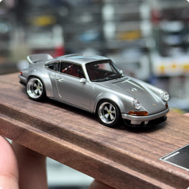 Deepmaker 1:64 Porsche 911 964 singer dls resin car model ornaments