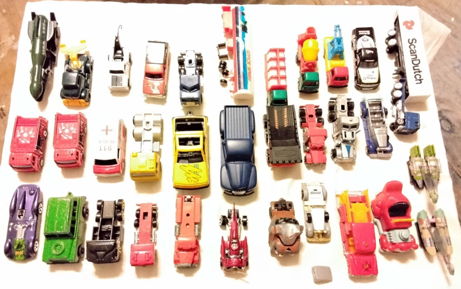 used car lot die cast metal and plastic mix 90s 33pc
