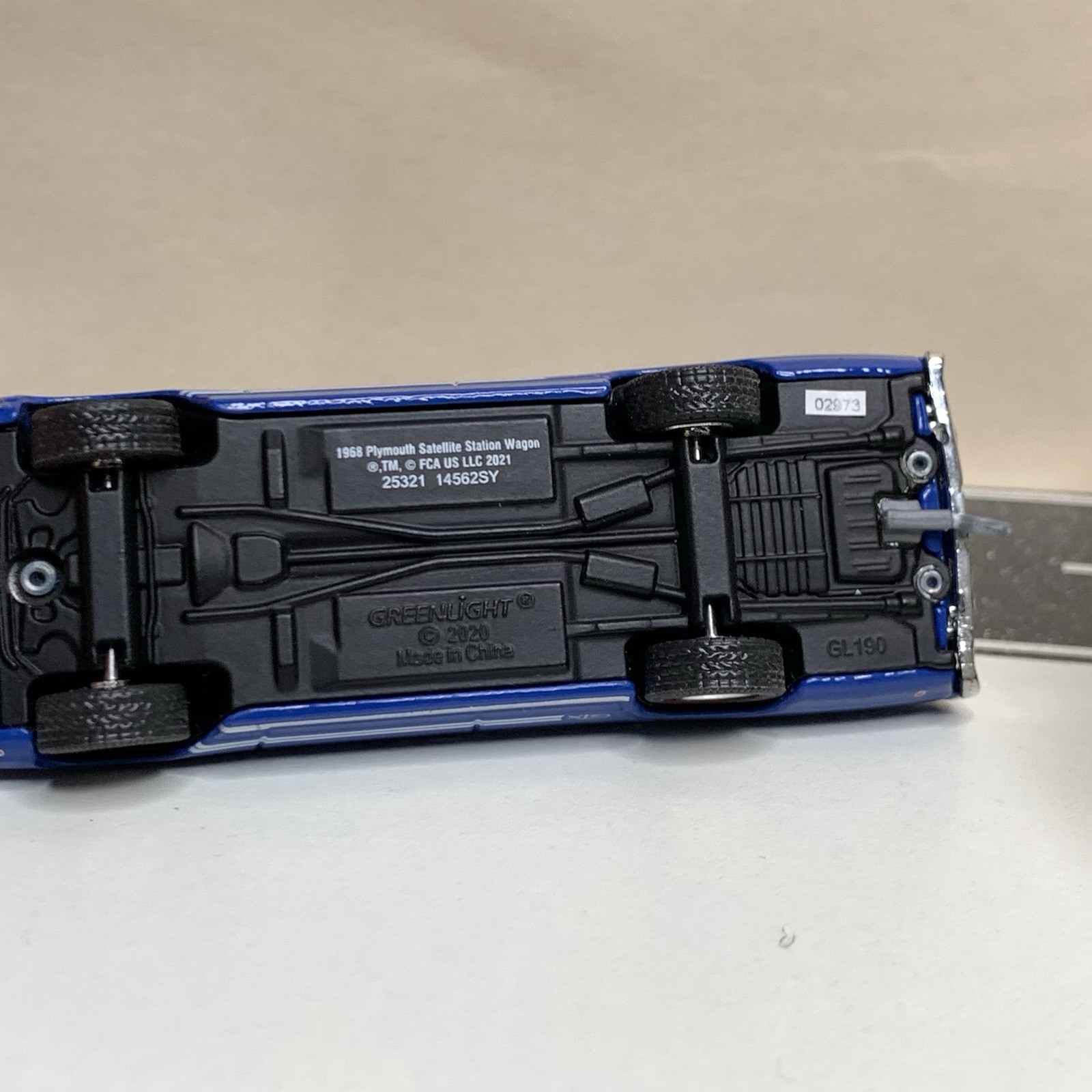 Greenlight Estate Wagons 1968 Plymouth Satellite GTX Tribute Wagon Blue 1:64 NM