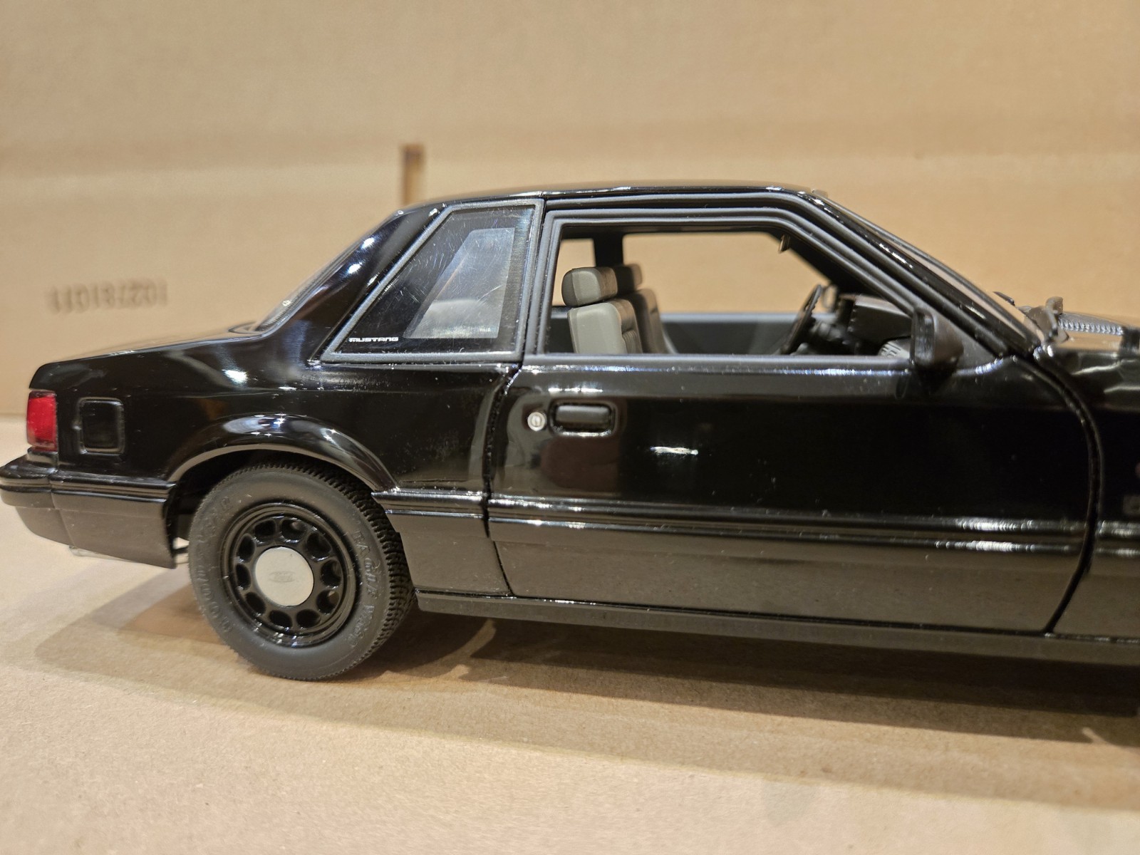 READ – GMP 1/18 Scale 1992 FBI Pursuit Ford Mustang SSP – Diecast 🔥🔥🔥
