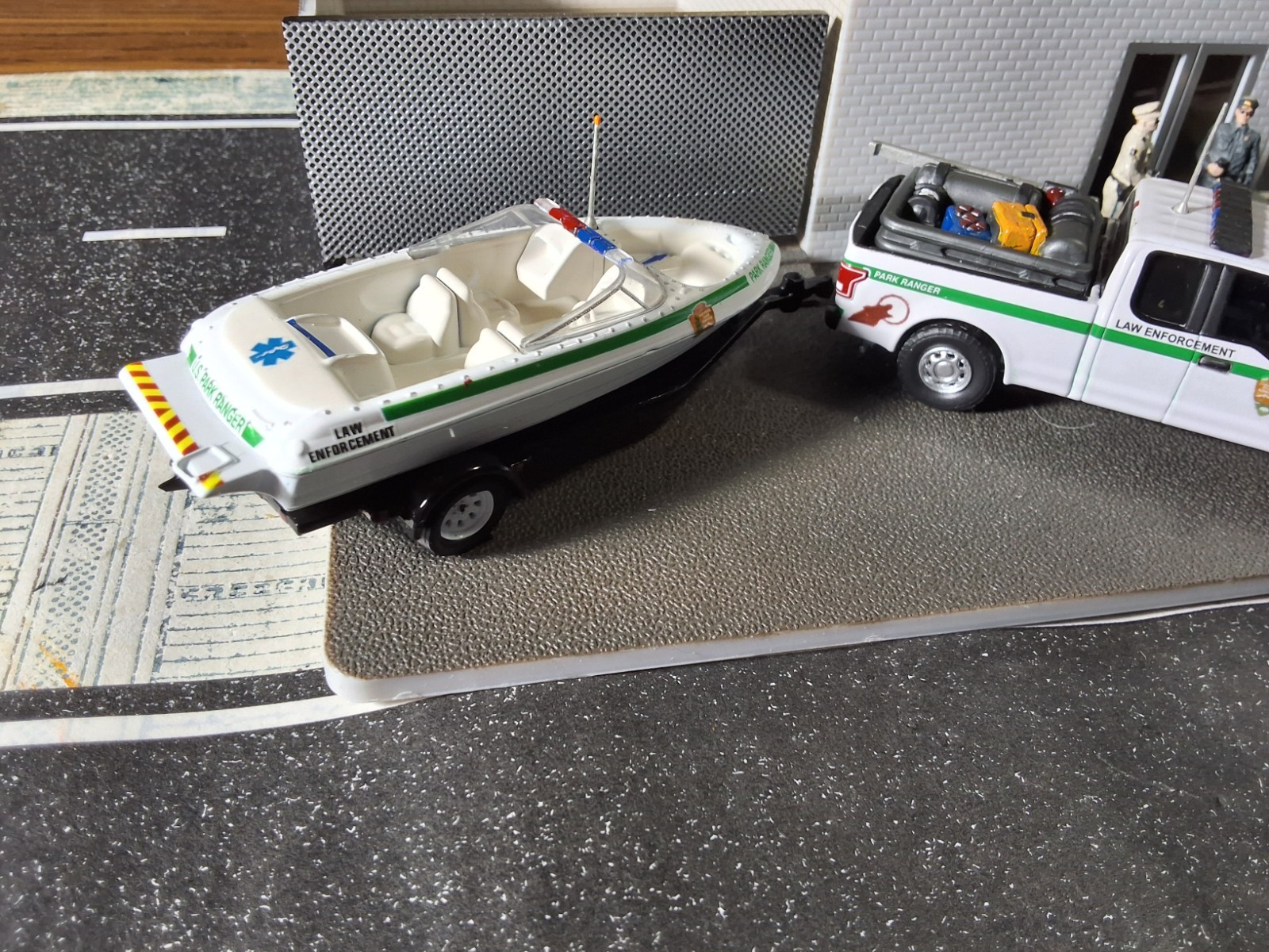 Greenlight Police Ford Custom PARK RANGER LAW ENFORCEMENT BOAT SET ONE OF A KIND