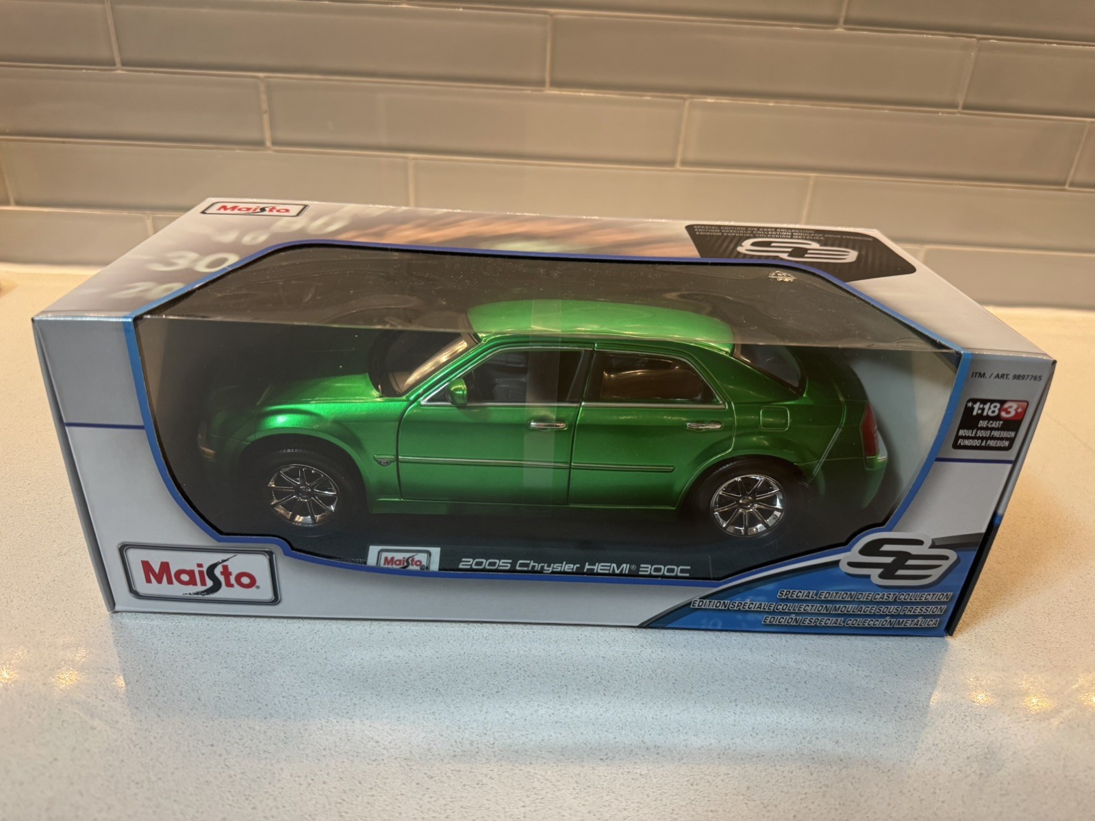 1/18 Maisto 2005 Chrysler Hemi 300c Green Diecast Model Car New