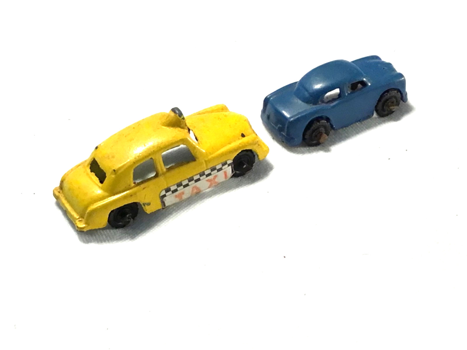 LOT OF 6 MINI CARS BARCLAY RARE TAXI & 1940’s SEDAN, 2 BLUE LAMBORGHINI, FORD