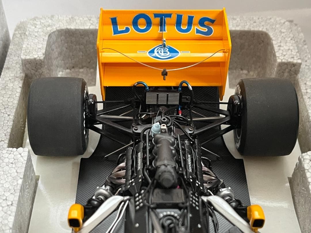 AUTOart 1/18 88726 Team Lotus Type 99T F1 1987 S.Nakajima #11 Diecast Model Used