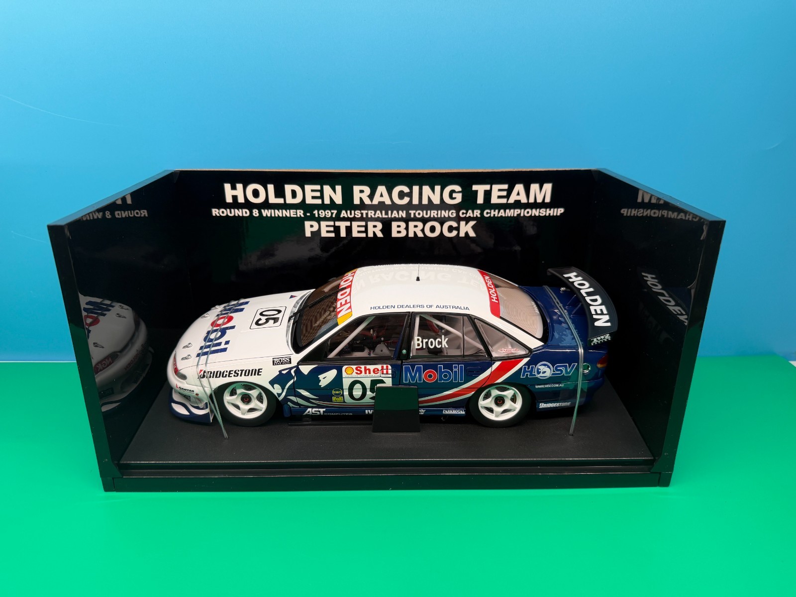 Biante 1:18 Peter Brock Holden VS Commodore HRT 1997 Round 8 Winner #05 COA LE