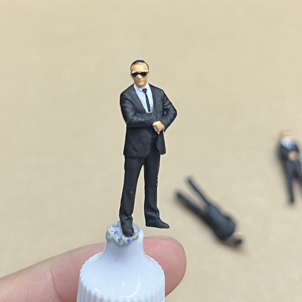 1:43/64/87 Diorama Bodyguard Figure Model City Street Scene Display Dolls Model