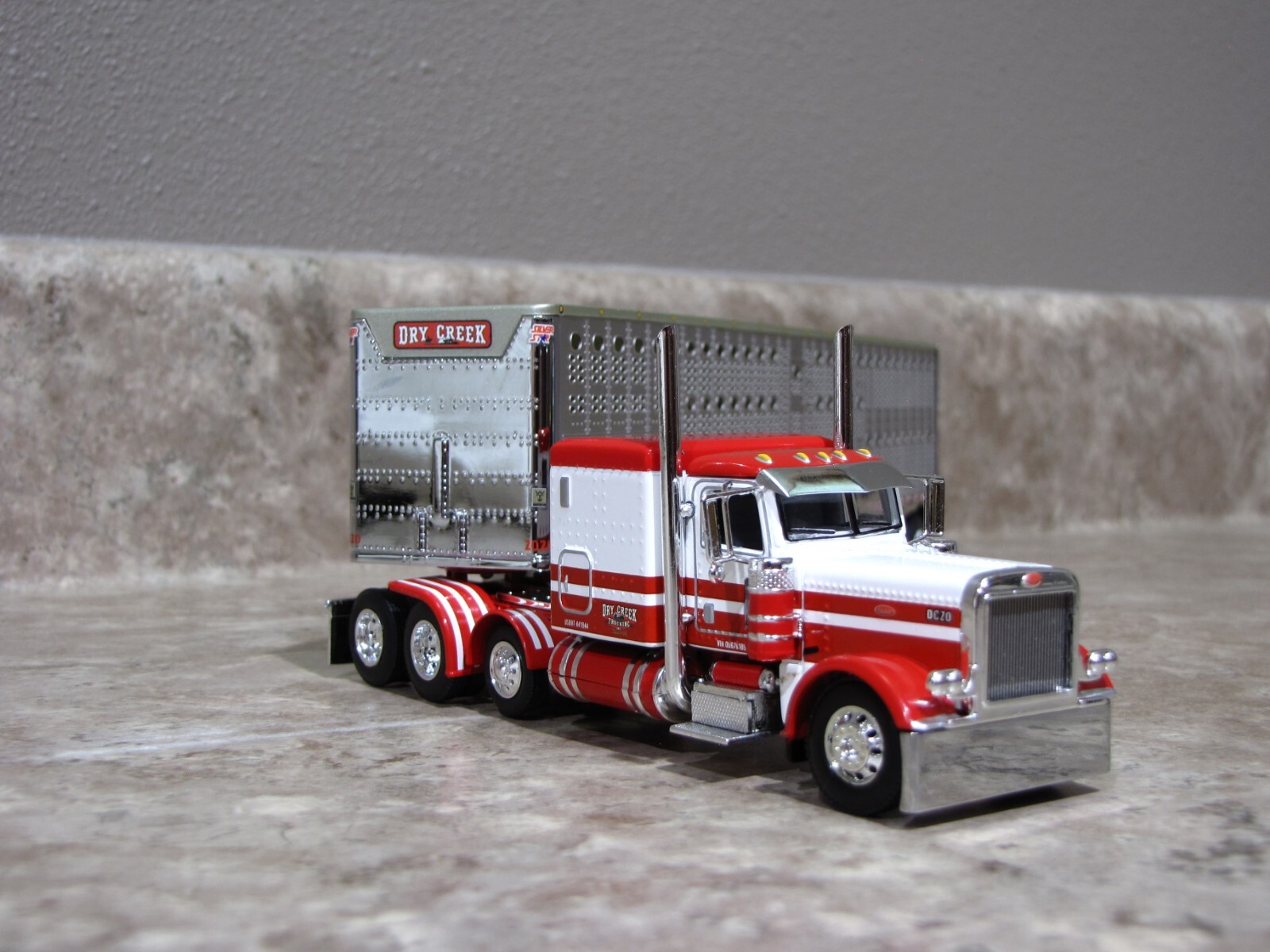 DCP 1/64 Dry Creek Red White Tri-Axle Peterbilt 389 Wilson Livestock 60-1050