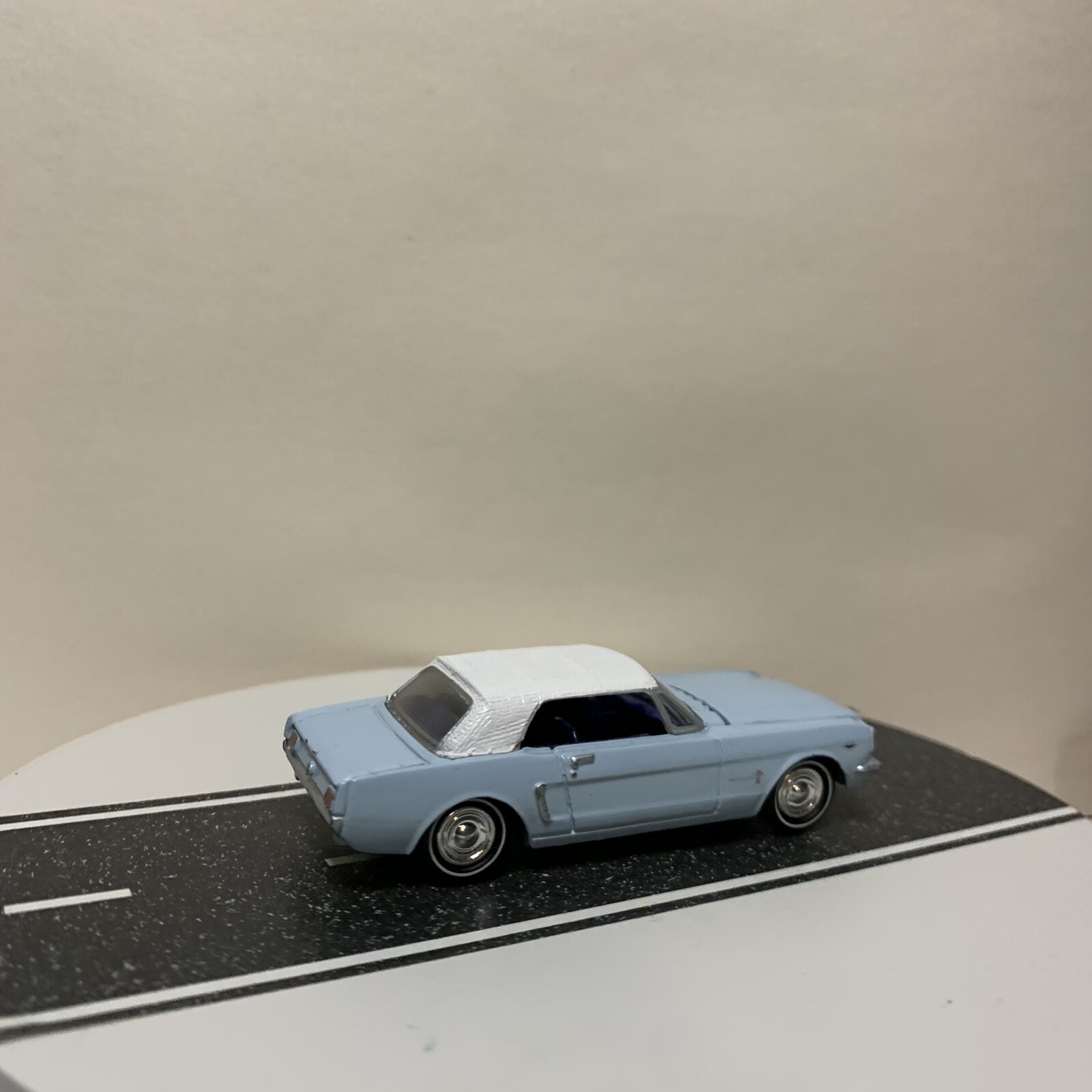 Johnny Lightning James Bond 007 Thunderball Light Blue Ford Mustang Convertible