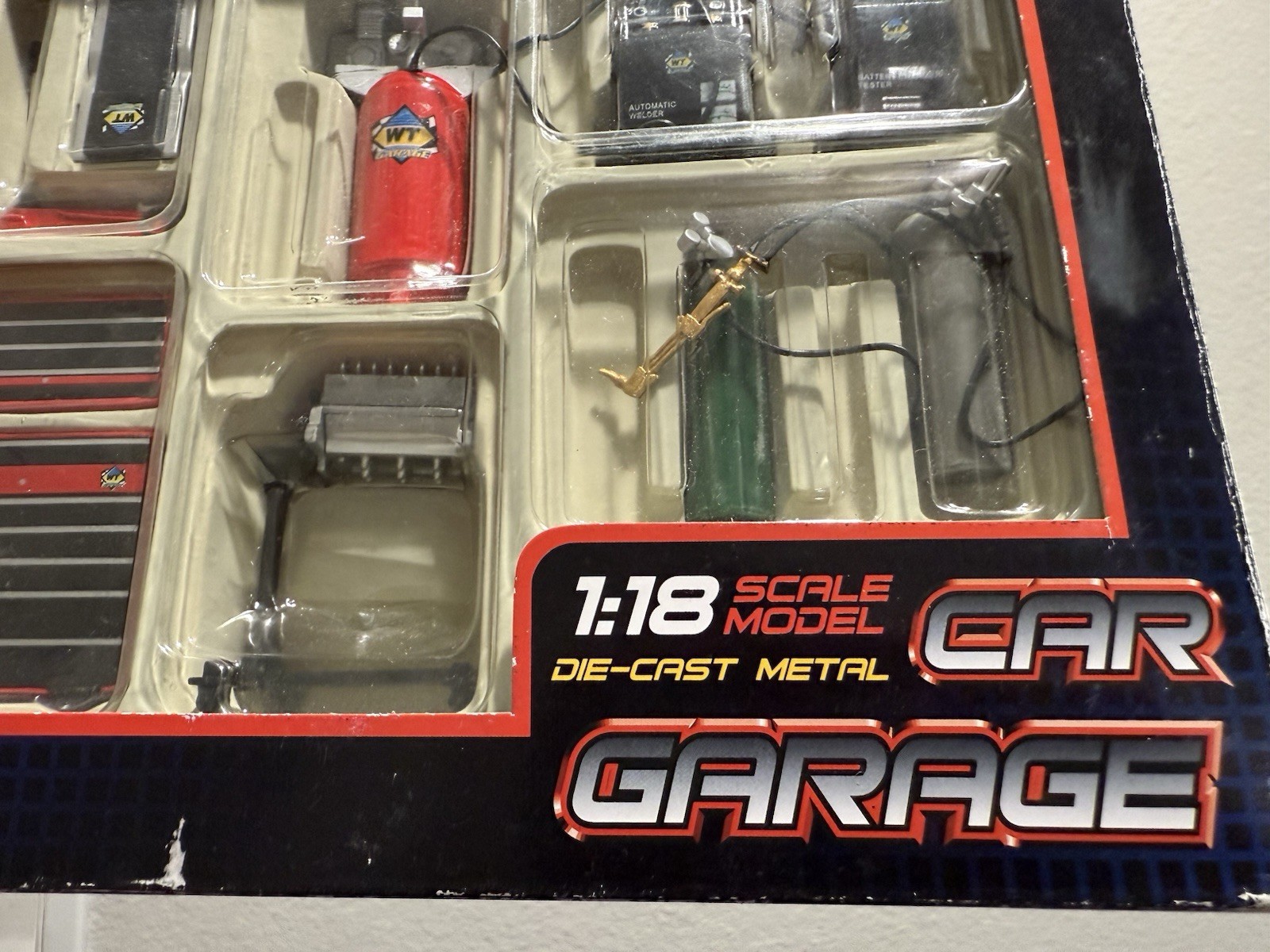 VTG Kintoy Car Garage 1:18 Scale Die-cast Set-Metal KinsFun Miniatures Sealed