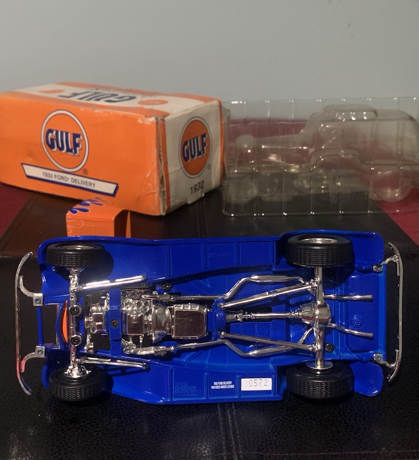 Gulf 1932 Ford Delivery Scale 1:25 Diecast Metal Limited Edition 2006.Damged Box
