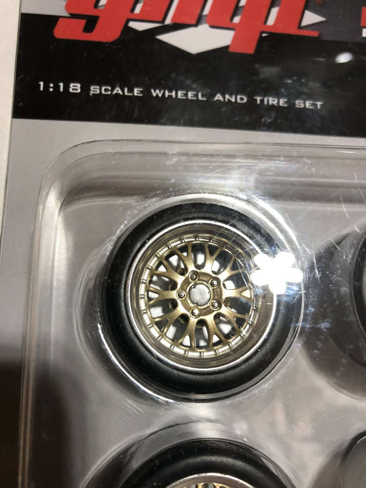 Wheel and tire set 1:18 18946 gmp