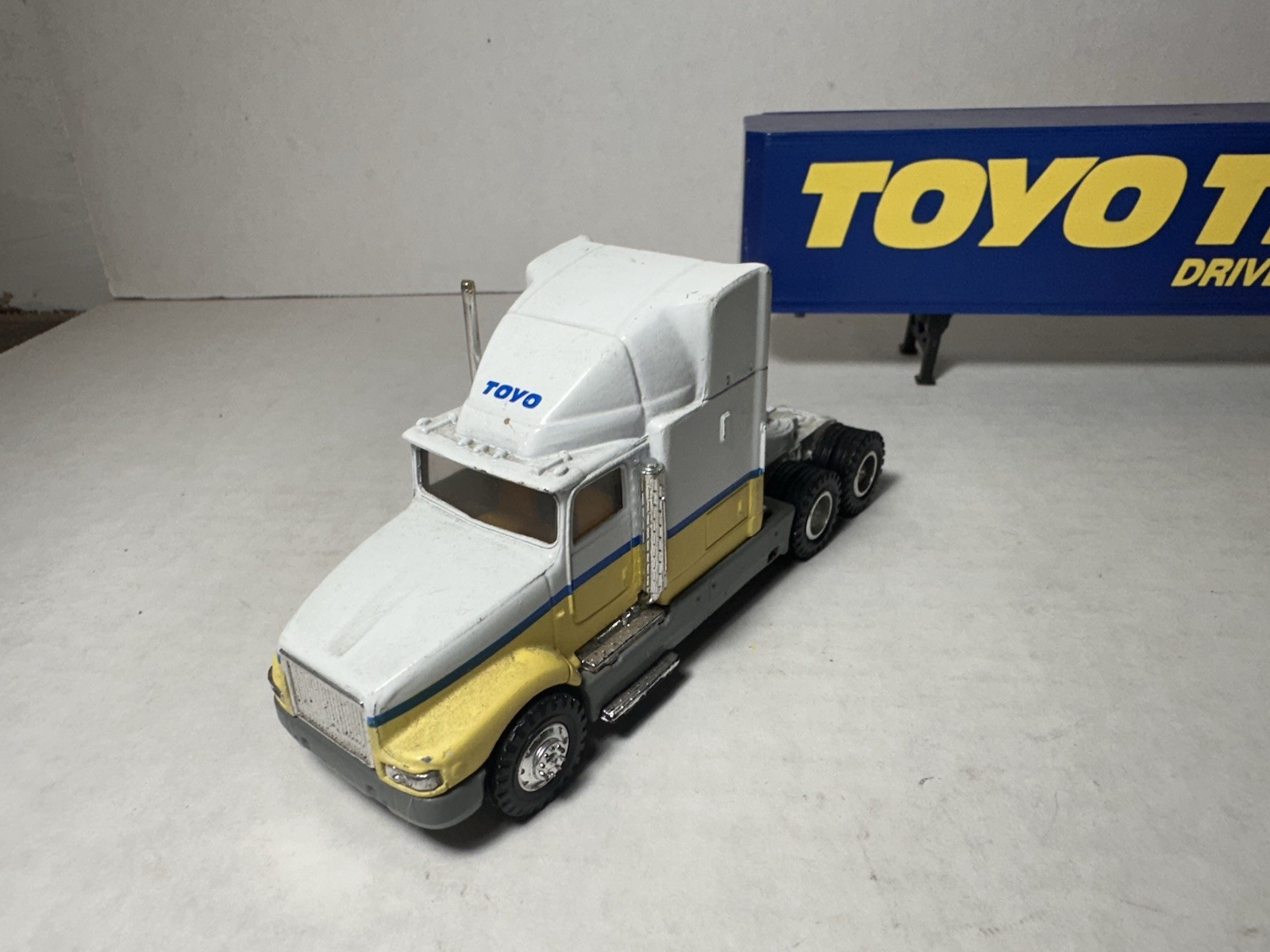Road Champs International Toyo Tires Tractor Trailer Delivery Truck 1:64 12″