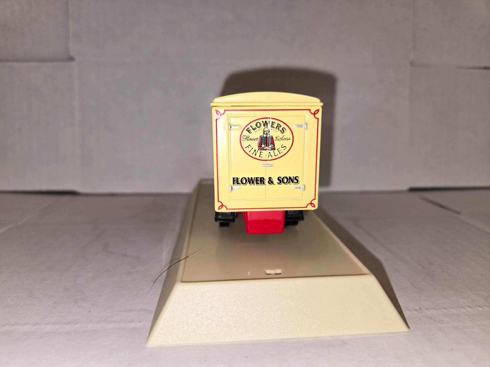 MATCHBOX 1929 GARRETT STEAM WAGON FLOWERS FINE ALES DELIVERY TRUCK WITH STAND