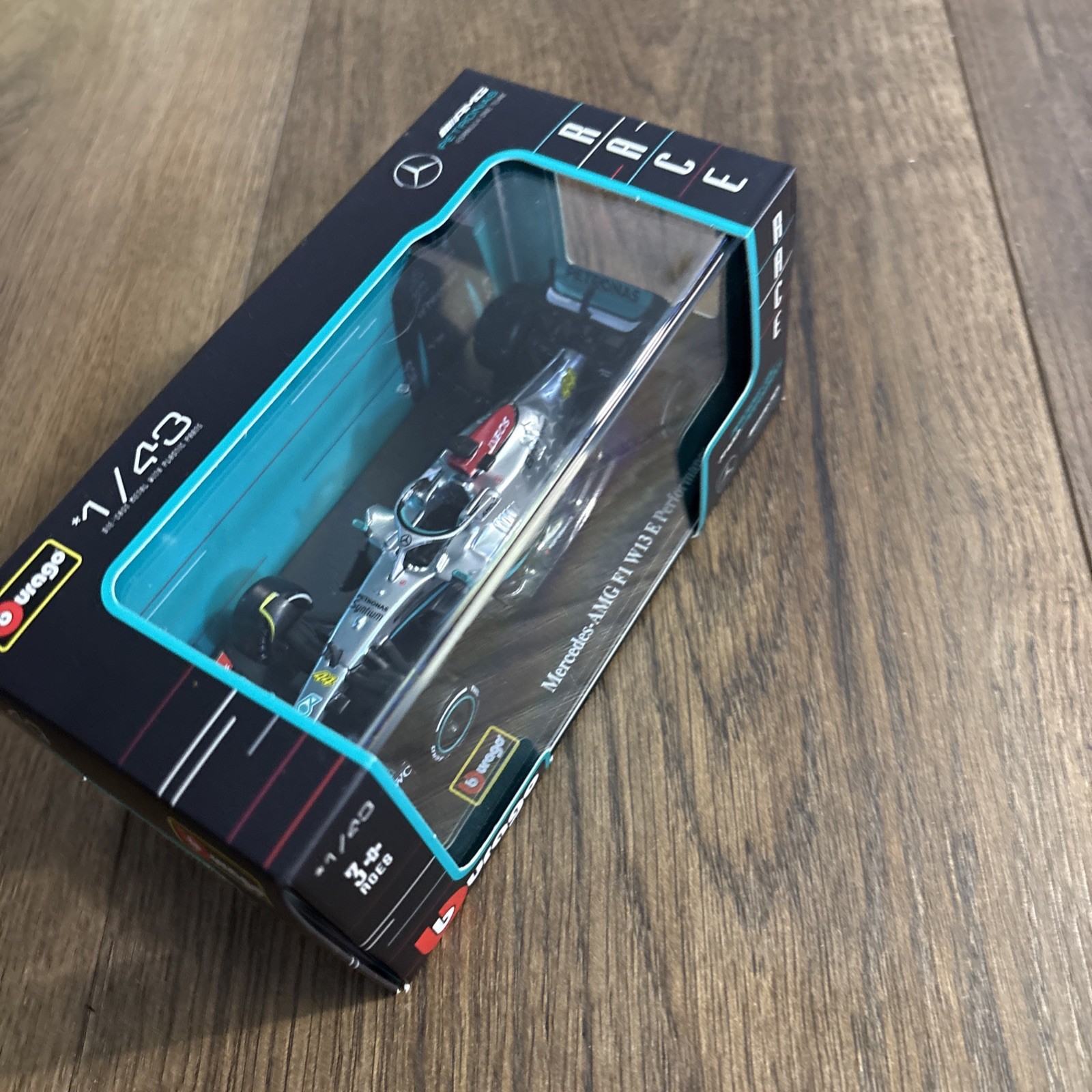 Bburago 1/43 Mercedes-AMG Petronas F1 W13 E-Perfromance Lewis Hamilton 2022 #44