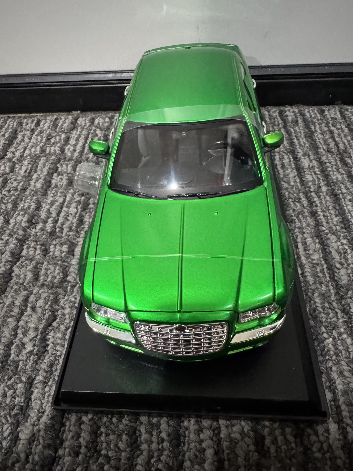 Maisto 1:18 Diecast Special Edition 2005 Chrysler HEMI 300C GREEN NEW IN BOX