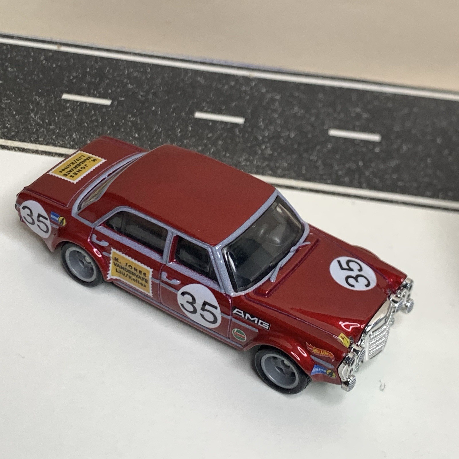 Hot Wheels Premium Deutschland Design Mercedes-Benz 300 SEL 6.8 Red w/RR 1:64 NM