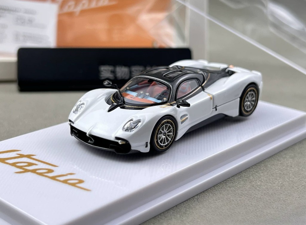 CM 1:64 White Utopia Racing Sports Model Diecast Metal Car