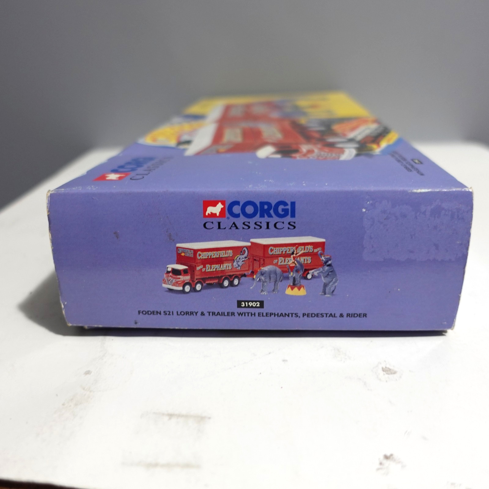 Corgi Diecast 31902 Chipperfields Foden S21 Lorry & Trailer With Elephants