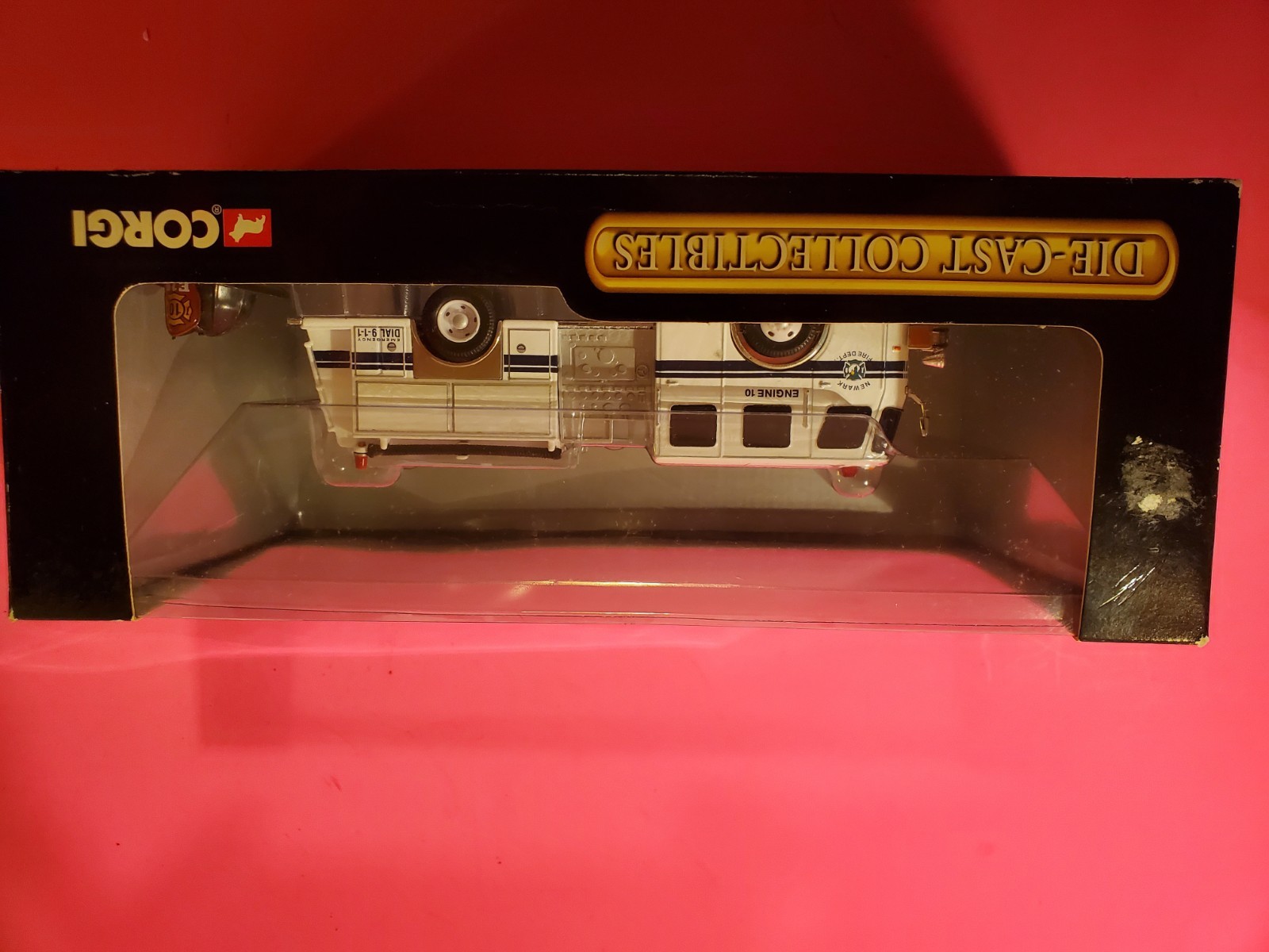 Corgi Die-Cast Collectibles E-One Side Mount NEWARK FIRE DEPT Fire Engine 1:50