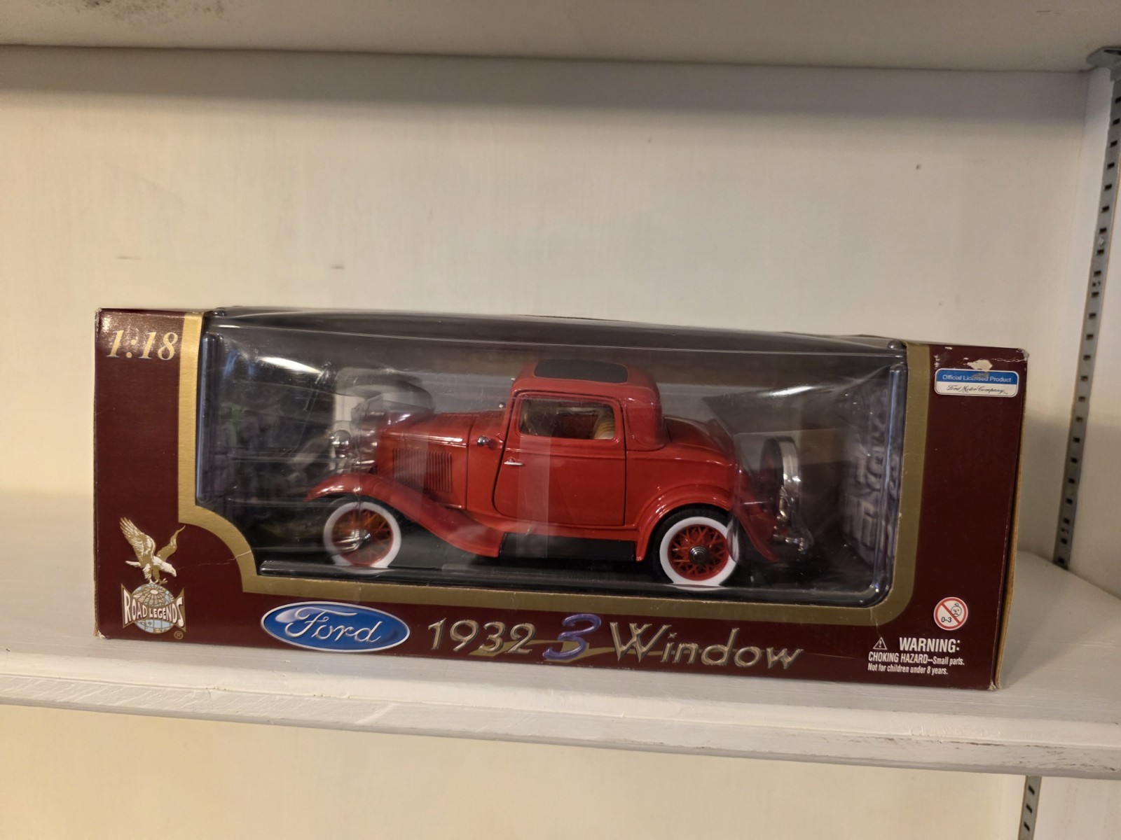 1932 FORD 3-WINDOW 1:18 DIECAST CAR ROAD LEGENDS