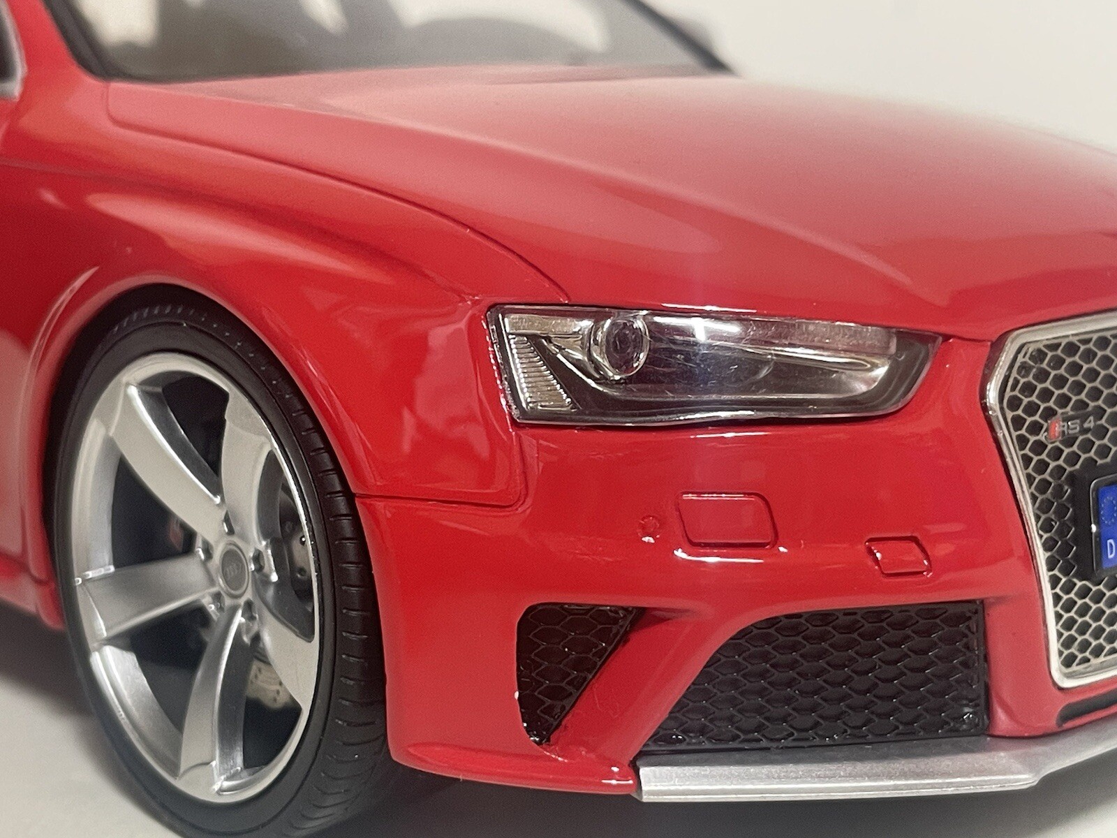 GT Spirit 1/18 Audi (B8)RS4 Avant Red 2013(GT016A)