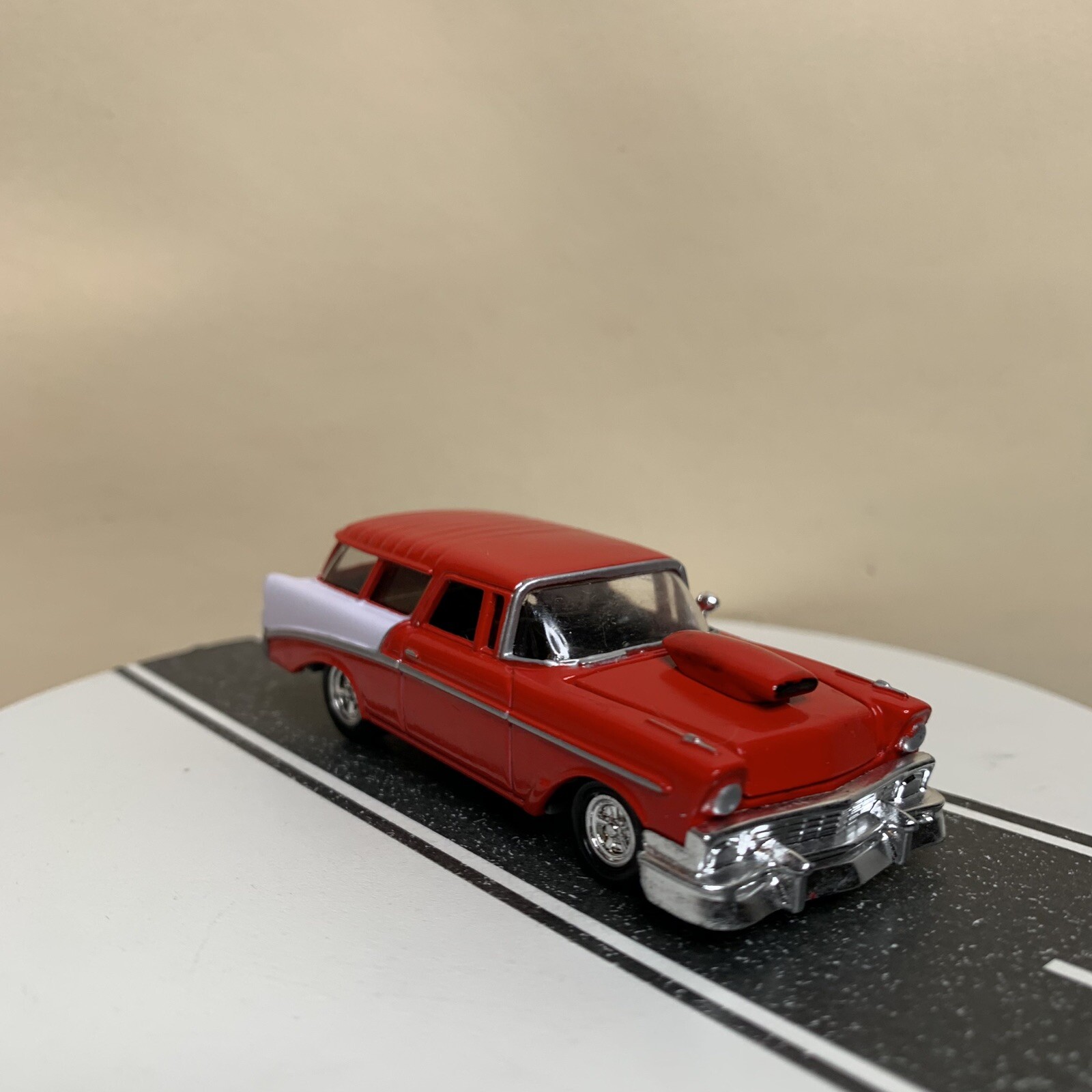 1997 Racing Champions Hot Rod Series #65 ’56 Chevy Nomad Wagon Red/White 1:64 NM