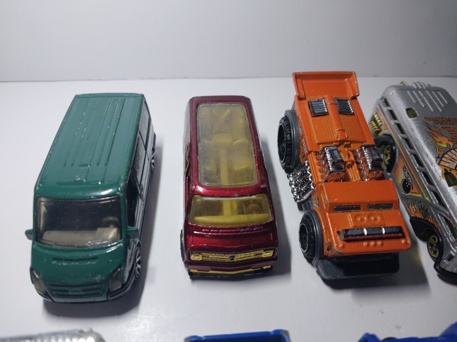 Lot 18 Hot Wheels & Matchbox Truck Bus Jeep Ect Please See Photos