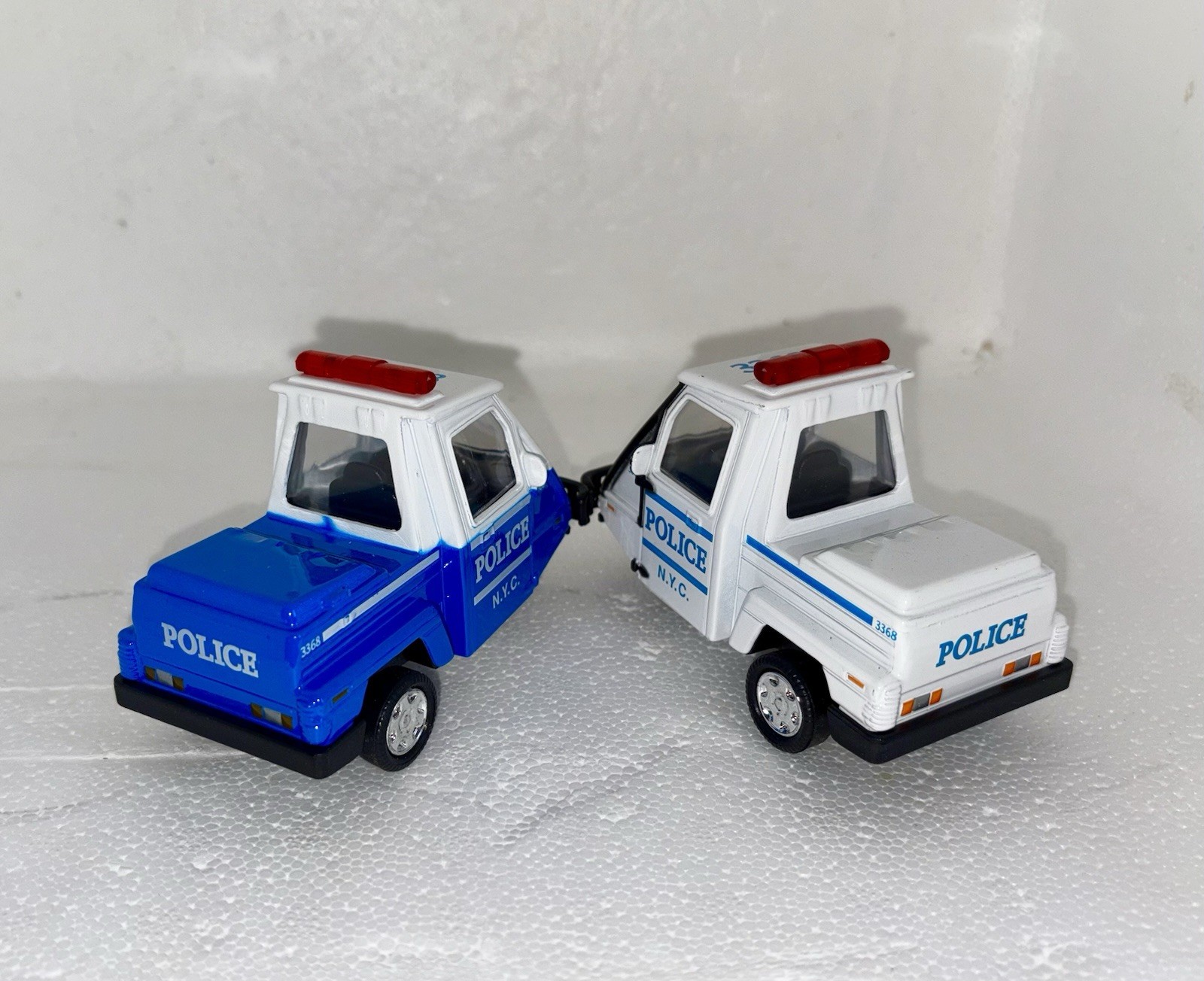 2 PACK – NYC Metro Police Mini Car 1/43 diecast w/ Pull Back Motor Action