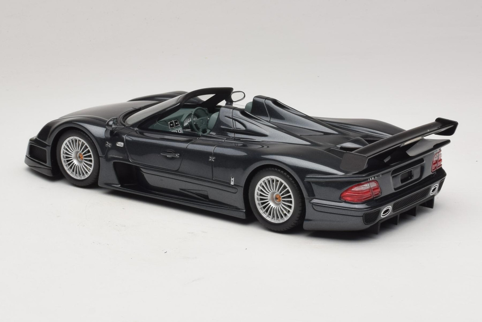 Mercedes CLK GTR Roadster Gray 1:18 GT Spirit | GT960