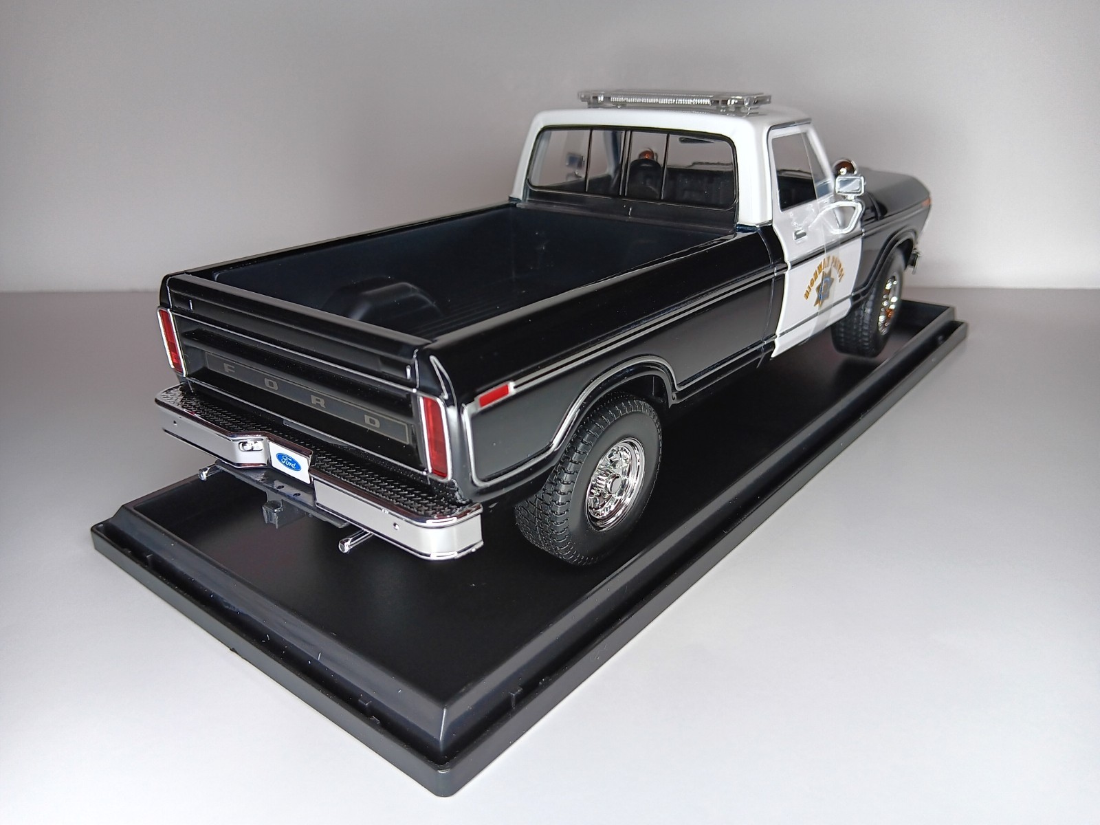 1979 Ford F150 Pickup 1:18 Maisto Exclusive Style Special Edition HighwayPatrol