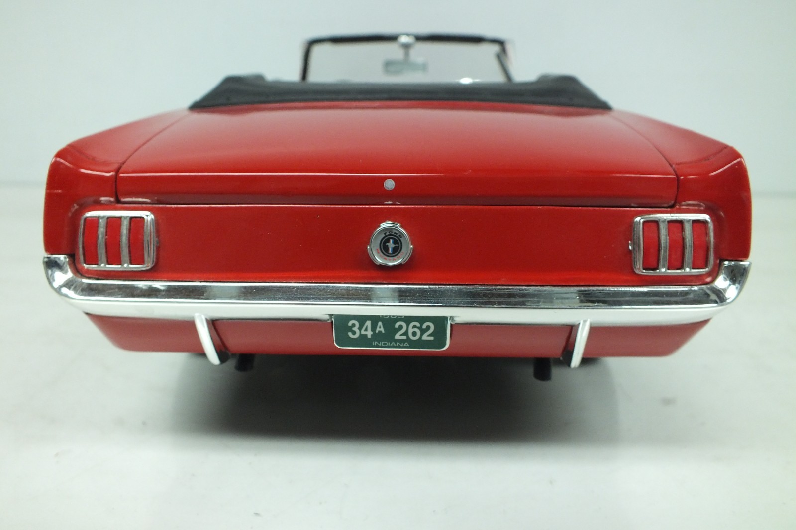 1964 1/2 Ford Mustang Convertible ERTL 1:12 Die Cast