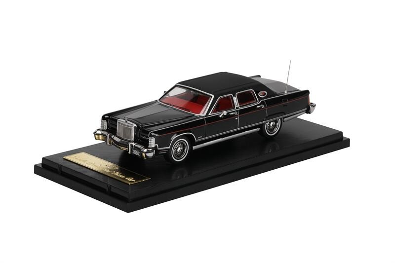 Turning Crush x SunStar 1:64 1979 Lincoln Continental Town Car Diecast Model Car