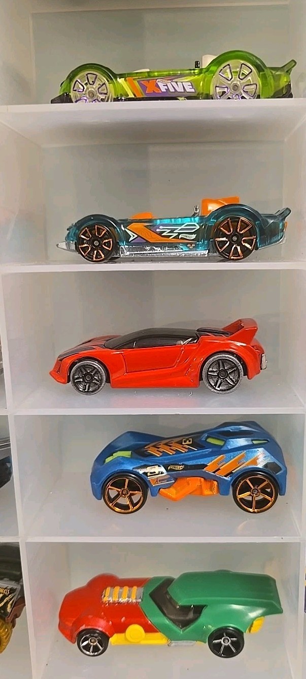 Lot of 20 Loose Hot Wheels Various Fantasy Vehicles Cars